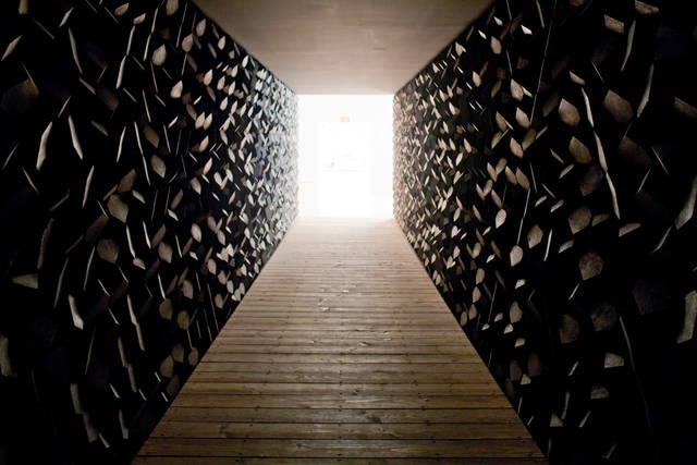 Soil quasi bricks, 2003 - San Francisco Museum of Modern Art – 2007 - Photo: Ian Reeves / Courtesy of San Francisco Museum of Modern Art