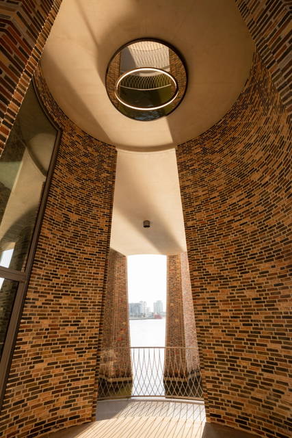 Cirkelspejl (2018) installed in Fjordenhus, 2018 - Vejle, Denmark - Photo: Anders Sune Berg