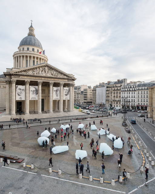 Ice Watch, 2014 - Place du Pantheon, Paris – 2015 - Photo: Martin Argyroglo