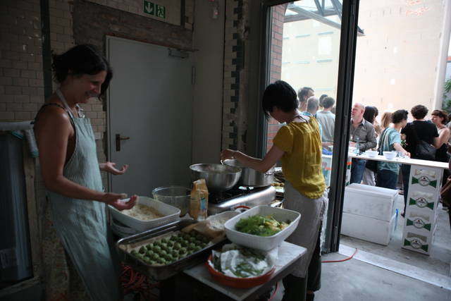 Grey Sheep with Asako Iwama and Lauren Maurer - Studio Olafur Eliasson, Berlin – 2010 - Photo: María del Pilar García Ayensa / Studio Olafur Eliasson