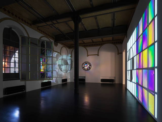 The lure of looking through a polarised window of opportunities, or seeing a surprise before it’s reduced, split, and then further reduced, 2025 - neugerriemschneider, Berlin – 2025 - Photo: Jens Ziehe