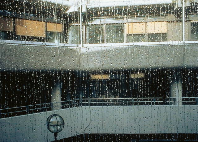 Regenfenster, 1999 - Frankfurter Kunstverein, Germany – 1999 - Photo: Olafur Eliasson