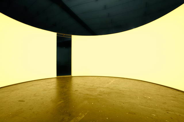 360° white room, 2006 - Studio Olafur Eliasson, Berlin – 2006 - Photo: Günter Lepkowski