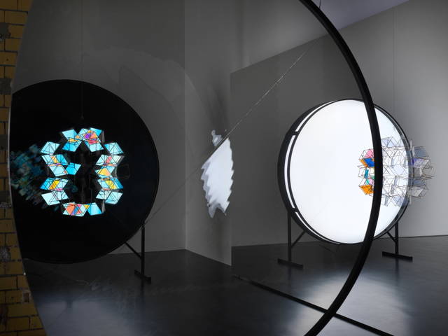 Uncertainty lens, 2025 - neugerriemschneider, Berlin – 2025 - Photo: Jens Ziehe