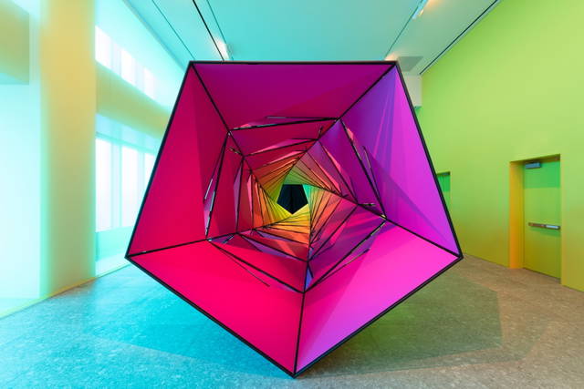 Revolving pentagonal star, 2021 - Shinsegae Department Store, Daejeon, South Korea – 2021 - Photo: Studio_kdkkdk