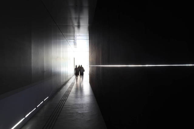 Less light horizon, 2009 - 21st Century Museum of Contemporary Art, Kanazawa, Japan – 2009 - Photo: Kioku Keizo / Courtesy of 21st Century Museum of Contemporary Art, Kanazawa