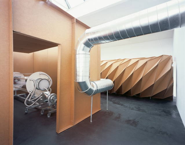 Die Dinge, die du nicht siehst, die du nicht siehst, 2001 - neugerriemschneider, Berlin – 2001 - Photo: Jens Ziehe