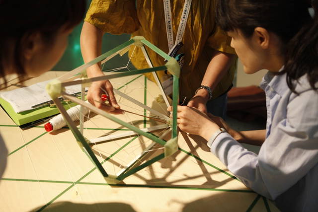 Olafur Eliasson: Green Light - An artistic workshop