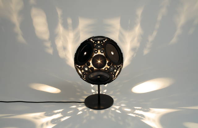 Iris lamp, 2006 - neugerriemschneider, Berlin – 2006 - Photo: Jens Ziehe 