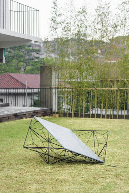 solar panel for The exploration of the centre of the sun - PKM Gallery, Seoul – 2017 - Photo: Jeon Byung Cheol