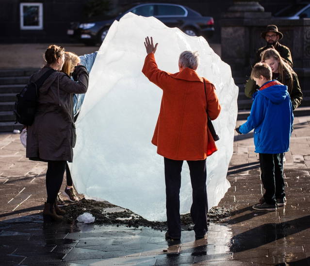 Ice Watch, 2014 - City Hall Square, Copenhagen – 2014 - Photo: Anders Sune Berg