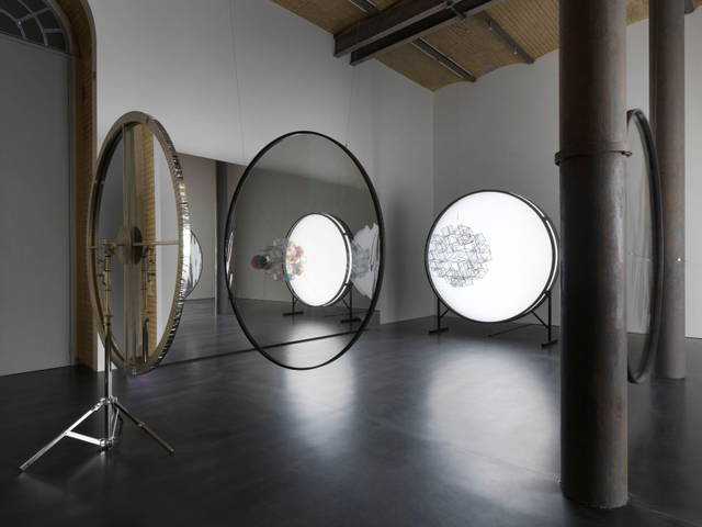Uncertainty lens, 2025 - neugerriemschneider, Berlin – 2025 - Photo: Jens Ziehe