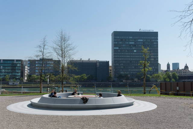 Oscillation bench, 2014 - Novartis Campus, Basel – 2015 - Photo: Christian Bettinger / PHOTO BASILISK AG 