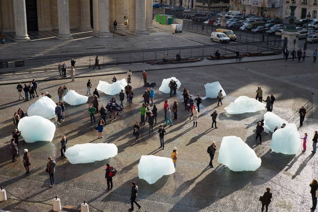 Ice Watch, 2014 - Place du Pantheon, Paris – 2015 - Photo: Martin Argyroglo
