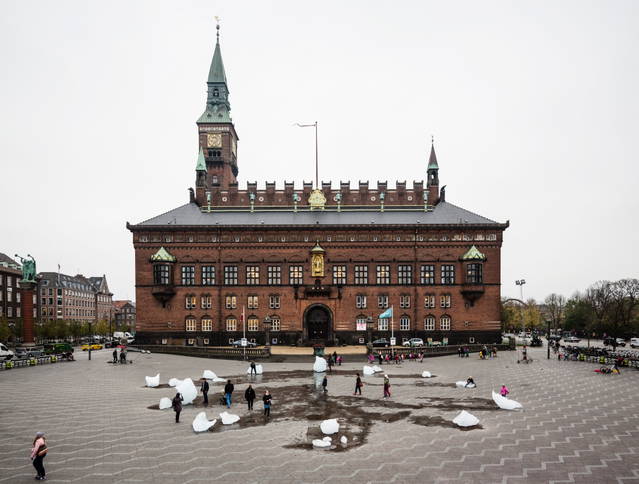 Ice Watch, 2014 - City Hall Square, Copenhagen – 2014 - Photo: Anders Sune Berg