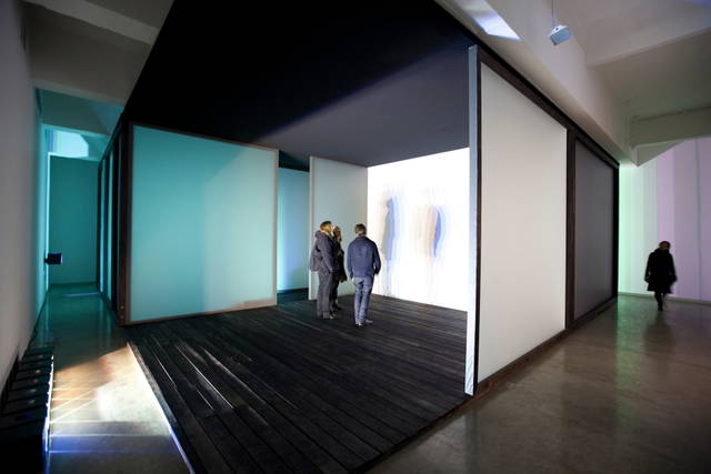 Multiple shadow house, 2010 - Tanya Bonakdar Gallery, New York – 2010 - Photo: Olafur Eliasson