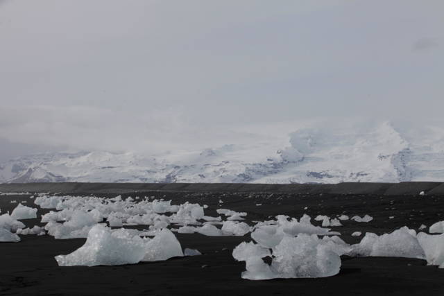 Ice harvest in Iceland for Your waste of time, 2006 for the exhibition Expo 1: New York - Photo: Ingvar Högni Ragnarsson