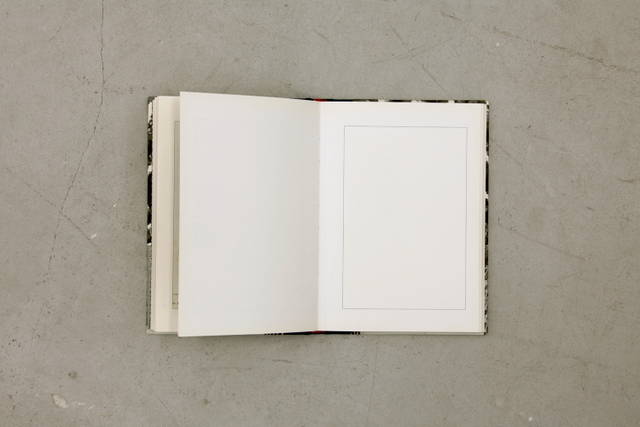 Spread from Olafur Eliasson: Dufttunnel - Scent Tunnel, edited by Astrid Jentsch and Autostadt Wolfsburg, Ostfildern Ruit 2005