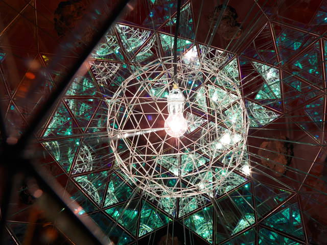 Common sense lamp, 2011 - Photo: Jens Ziehe