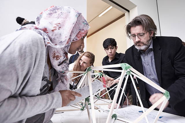 Olafur Eliasson: Green light – An artistic workshop