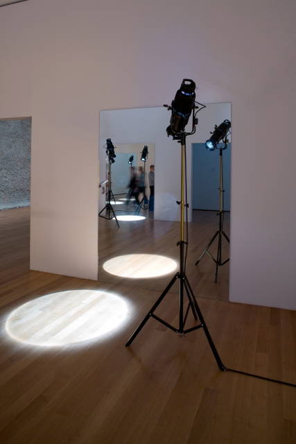 Mirror door (spectator), 2008 - The Museum of Modern Art, New York – 2008 - Photo: Christopher Burke 