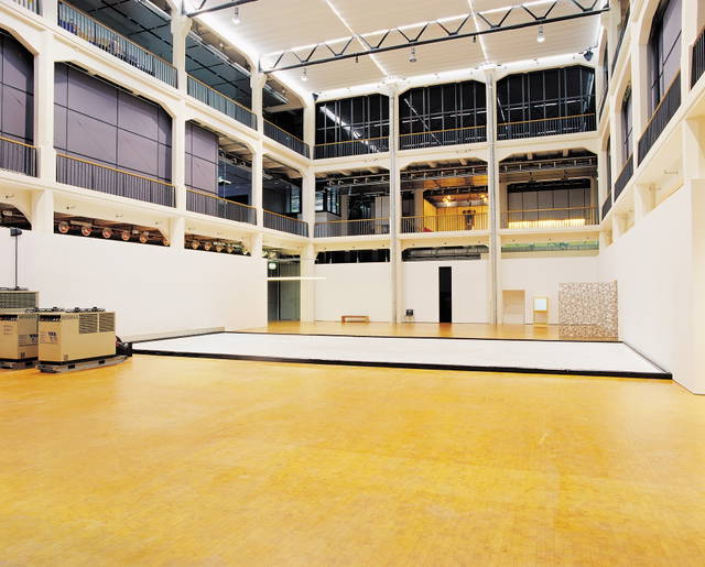The very large ice floor, 1998 - Zentrum für internationale Lichtkunst Unna, Germany – 1998 - Photo: Franz Wamhof