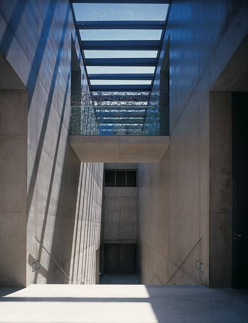 Fivefold tunnel, 2000 - Museum der Moderne Salzburg, Austria – 2000 - Photo: Werner Schnelle