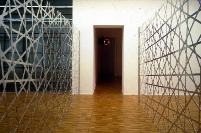 Fivefold symmetry walls, 1998 - Galerie für Zeitgenössische Kunst, Leipzig, Germany – 1998 - Photo: Olafur Eliasson
