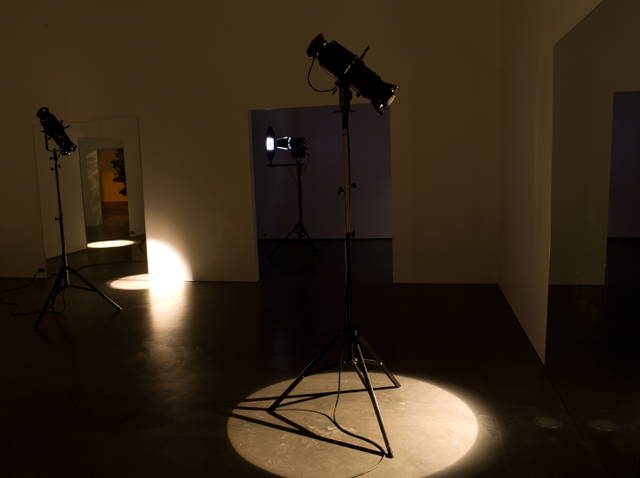Mirror door (observer), 2008 - Museum of Contemporary Art Chicago – 2008 - Photo: Nathan Keay / Courtesy of Museum of Contemporary Art Chicago