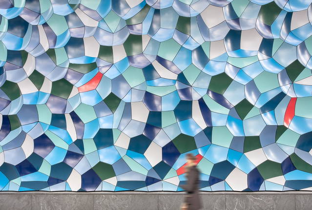 Atmospheric wave wall, 2020 - Willis Tower, Chicago – 2020 - Photo: Darris Lee Harris