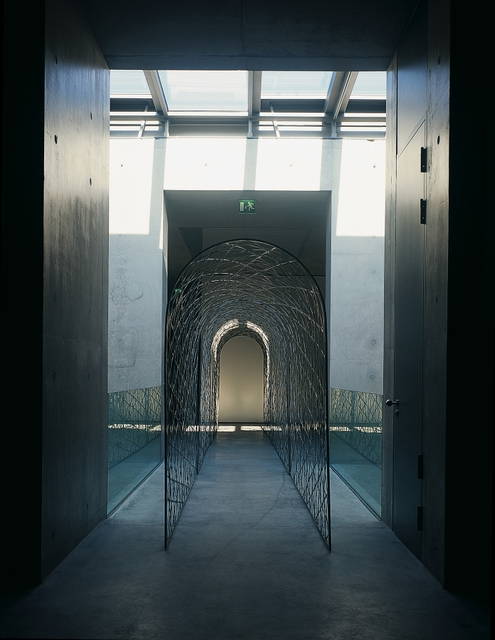 Fivefold tunnel, 2000 - Museum der Moderne Salzburg, Austria – 2000 - Photo: Werner Schnelle