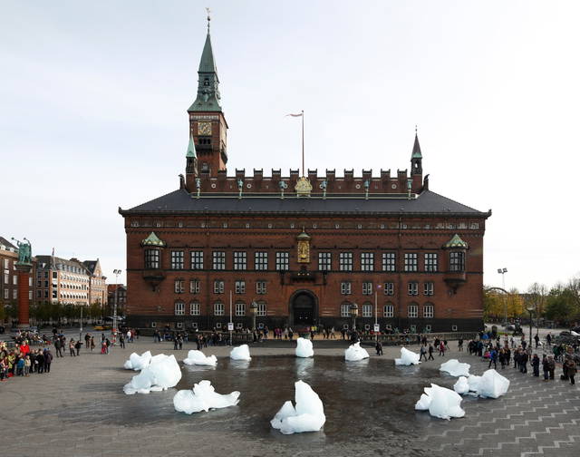 Ice Watch, 2014 - City Hall Square, Copenhagen – 2014 - Photo: Anders Sune Berg