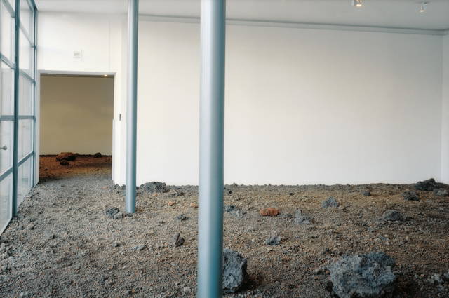 The body as brain - Lava floor: Projekt Sammlung (5) - Kunsthaus Zug, Switzerland – 2007 - Photo: Florian Holzherr