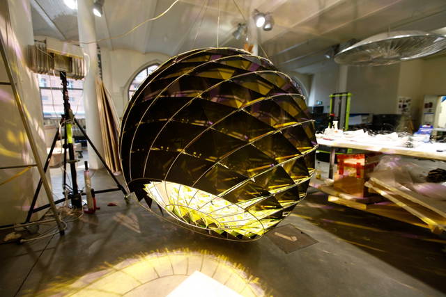 Compassion sphere, 2011 - Studio Olafur Eliasson, Berlin – 2011 - Photo: Studio Olafur Eliasson