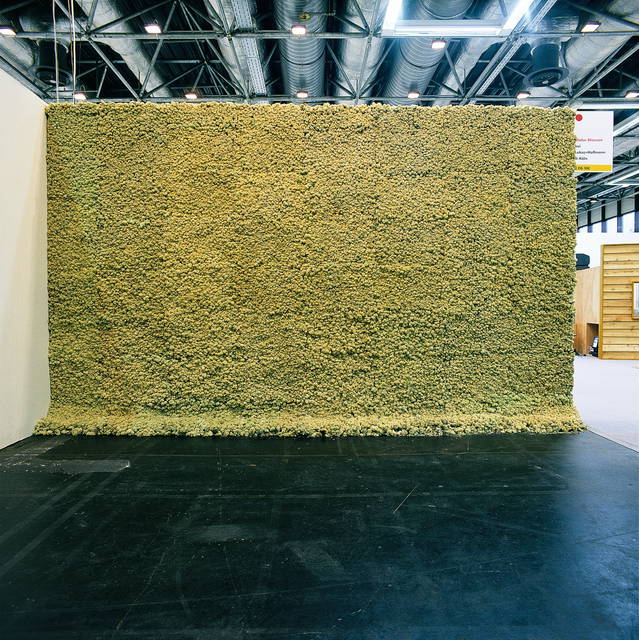 Moss wall, 1994 - Galerie Lukas & Hoffmann, Art Cologne – 1994 - Photo: Victor Dahmen