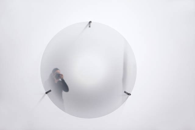 Vanishing reflection (circular fade-out)