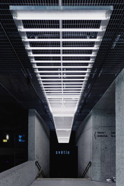 Lichtwelle, 2001, Installation view Kinetismus – 100 Years of Electricity in Art, 2022 - Kunsthalle Praha, Czech Republic – 2022 - Photo: Vojtěch Veškrna
