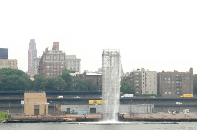 The New York City Waterfalls, 2008 - Brooklyn Bridge, New York – 2008 - Photo: Julienne Schaer / Courtesy Public Art Fund