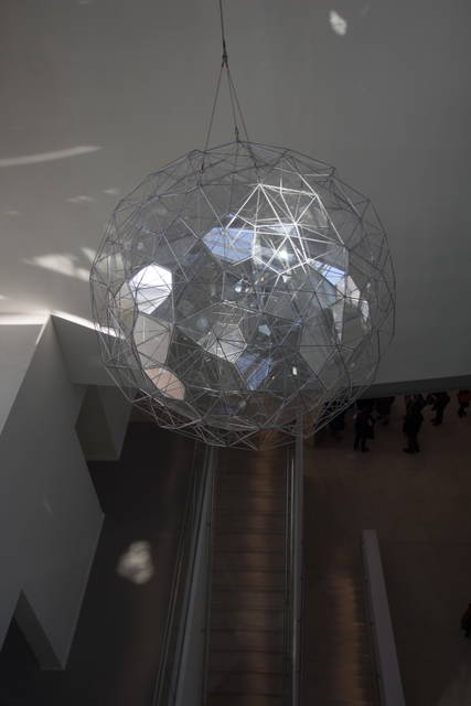 World illuminator, 2014 shining sunlight onto Stardust particle - Fondation Louis Vuitton, Paris – 2014 - Photo: Alcuin Stevenson / Studio Olafur Eliasson