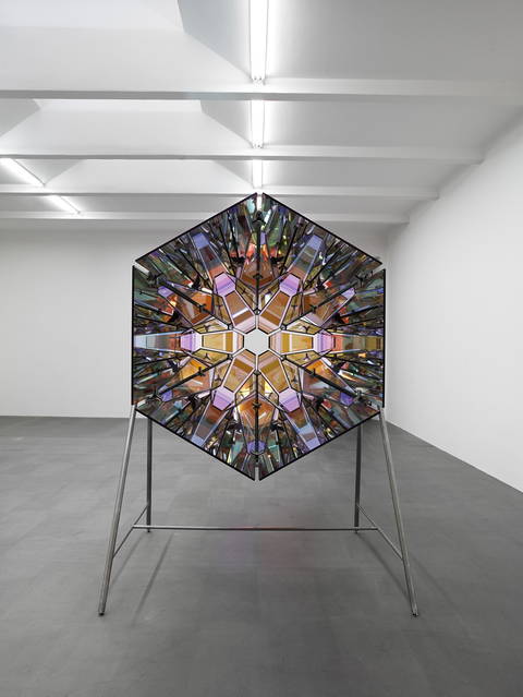 Red double kaleidoscope, 2005 - Jarla Partilager, Stockholm – 2005 - Photo: Mathias Johansson 