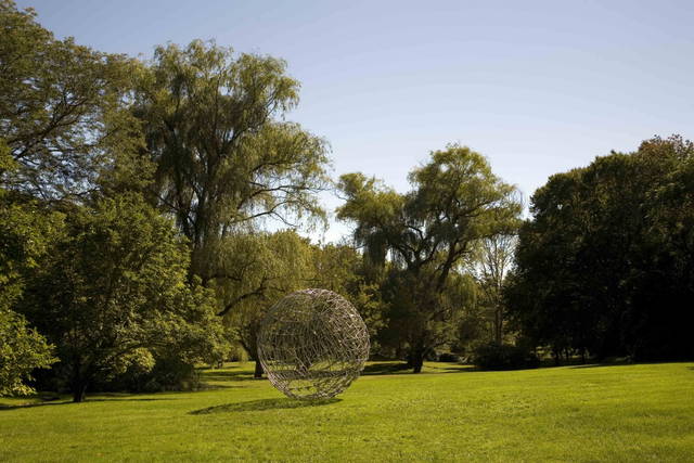 Sunspot sphere, 2005 - Private collection, Connecticut – 2005 - Photo: Fabian Birgfeld, PhotoTECHTONICS