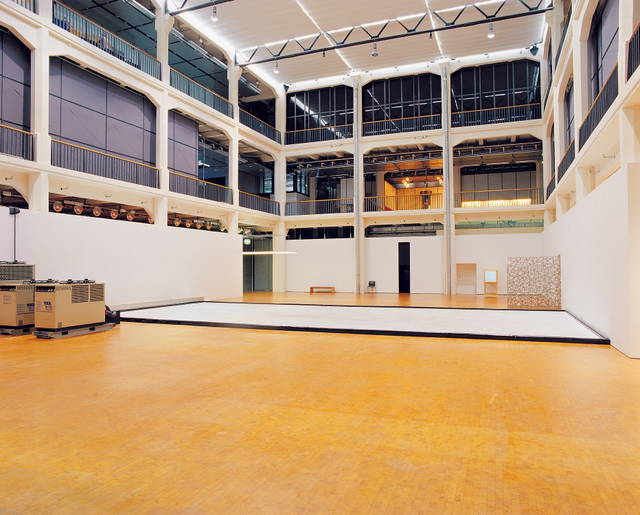 The very large ice floor, 1998 - Zentrum für internationale Lichtkunst Unna, Germany – 1998 - Photo: Franz Wamhof