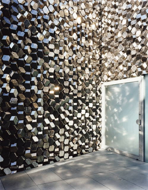 Tile for Yu-un, 2006 - Private collection, Tokyo – 2006 - Photo: Tomoki Imai