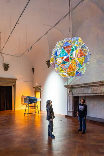Firefly double polyhedron sphere experiment - Fondazione Palazzo Strozzi, Florence – 2022 - Photo: Ela Bialkowska, OKNO Studio. Courtesy Fondazione Palazzo Strozzi, Florence