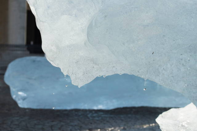 Ice Watch, 2014 - Place du Pantheon, Paris – 2015 - Photo: Martin Argyroglo