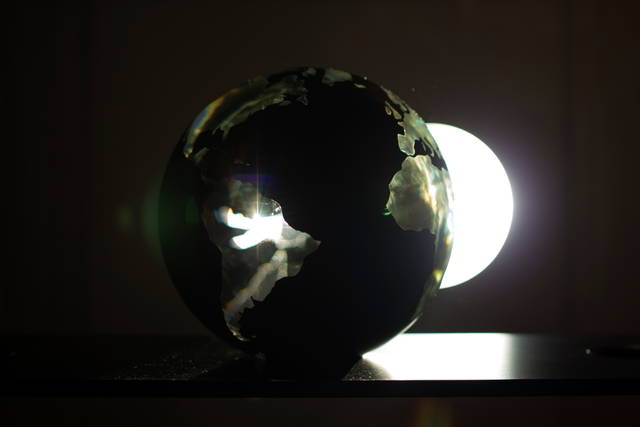 World illuminator, 2014 - Bauhaus-Archiv, Berlin – 2014 - Photo: Alcuin Stevenson / Studio Olafur Eliasson