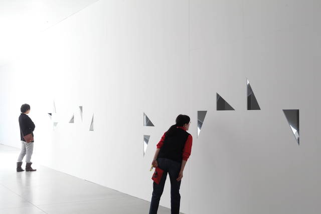 When love is not enough wall - 21st Century Museum of Contemporary Art, Kanazawa, Japan – 2009 - Photo: Keizo Kioku