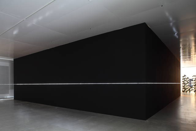 Less light horizon, 2009 - 21st Century Museum of Contemporary Art, Kanazawa, Japan – 2009 - Photo: Kioku Keizo / Courtesy of 21st Century Museum of Contemporary Art, Kanazawa