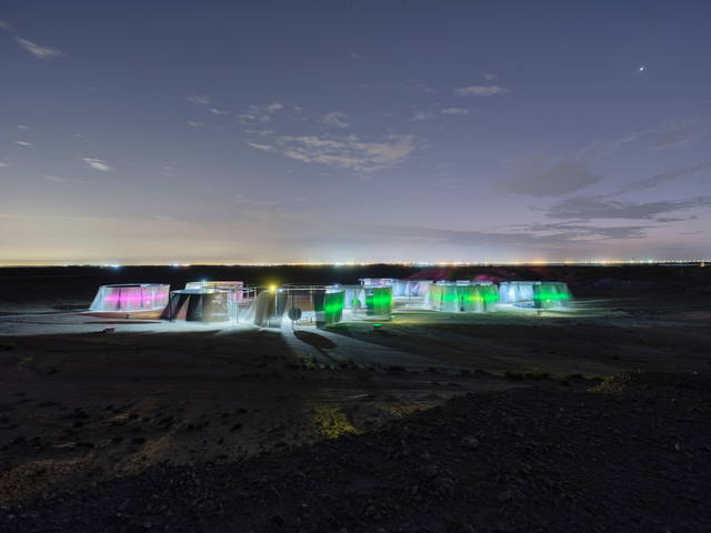 Orientation lights for rising seas, 2023 - Al Thakhira, Qatar – 2023 - Photo: Anders Sune Berg