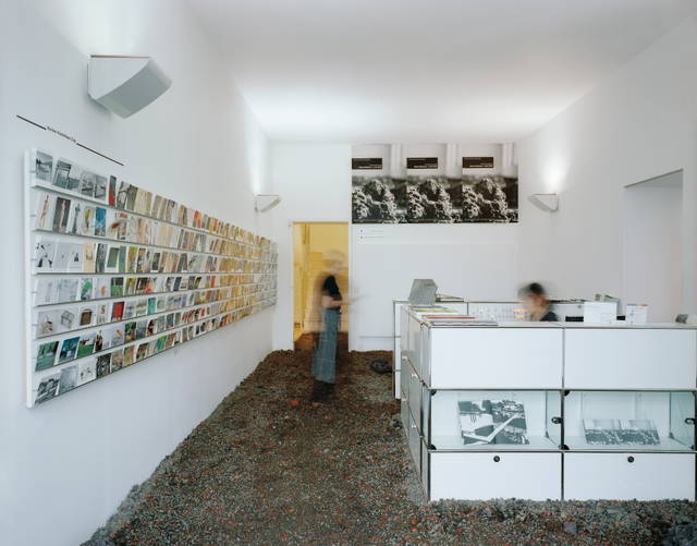 The body as brain - Lava floor: Projekt Sammlung (5) - Kunsthaus Zug, Switzerland – 2007 - Photo: Florian Holzherr